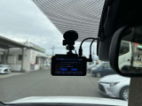 安心・安全なカーライフに必須のドライブレコーダーを装備!走行中はもちろん、あおり運転や事故に遭遇した際の状況も映像で記録し、万一のリスクに備えます。