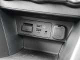 CD/DVD再生プレーヤーとフルセグTVチューナーは装備されておりませんが、ご安心ください!USB端子やブルートゥースオーディオは備えています。
