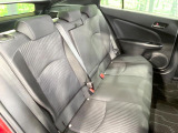 後部座席も気になるようなキズ・汚れやへたり等、大きなダメージはなく、良好な状態です。