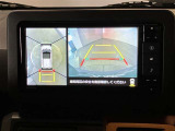 【パノラミックビュー&バックビュー】駐車時の安全確認をする為に車両上方からの映像と後方カメラからのを同時に表示しバックガイドも付いているのでバックの苦手な方でも安心して運転出来ますよ。