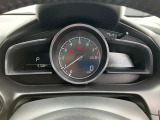 シンプルなデザインのメーターパネルは視認性に優れ、一目でも確認しやすいです。走行距離が非常に少ないおクルマです。