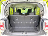 普段のお買い物や通勤、送迎等に十分な荷室スペースを確保しております。セカンドシートを倒すと、大きな荷物の積載も可能です♪