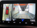 パノラミックビューモニター付きです。車両を上から見たような映像をディスプレイオーディオ画面に表示。運転席からの目視だけでは見にくい、車両周辺の状況をリアルタイムでしっかり確認できます。