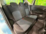 後部座席も気になるようなキズ・汚れやへたり等、大きなダメージはなく、良好な状態です。