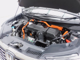 エンジンルーム・日常の走行のほとんどをモーター走行を中心としたパワフルかつ静かな走りに。走行シーンに合わせて3つのモードを切り替え、高効率な走りを実現しています