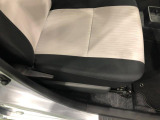 痛みの出やすい運転席シートの角、フロアマット、座面、ともに良好です