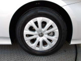 純正15インチアルミ!タイヤサイズは195/65R15です