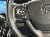ステアリングにオーディオ操作スイッチが付いています。オーディオ画面に直接タッチしなくても操作が出来ますので、運転に集中できます。
