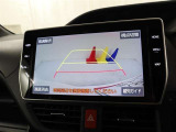 <バックモニター>カラーバックガイドモニター装着車は後退時の強い味方です♪車庫入れや縦列駐車の際、後退操作の参考になるガイドラインをナビ画面に表示します。後退時には直接後方を確認してくださいね♪