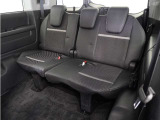 ご家族とスキーやキャンプ、または年に1回、親孝行の温泉旅行。そんな時にとても役に立つ広々3列目シート。普段は畳んでおいて荷物スペースにしても良いですね!