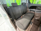 後部座席も気になるようなキズ・汚れやへたり等、大きなダメージはなく、良好な状態です。