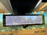 【インテリジェントルームミラー】後席の大きな荷物や同乗者で後方が確認しづらい時でも安心!カメラが撮影した車両後方の映像をルームミラー内に表示。