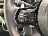 ステアリングにオーディオ操作スイッチが付いています。オーディオ画面に直接タッチしなくても操作が出来ますので、運転に集中できます。