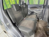 後部座席も気になるようなキズ・汚れやへたり等、大きなダメージはなく、良好な状態です。