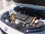 エンジンルーム・2.0L 直噴エンジン&2モーターハイブリッドシステム