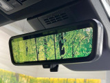 【デジタルインナーミラー】後席の大きな荷物や同乗者で後方が確認しづらい時でも安心!カメラが撮影した車両後方の映像をルームミラー内に表示。クリアな視界で状況の確認が可能です!