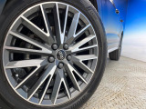●純正19インチアルミホイール:輸入車ならではの卓越した走りを支えるホイールと足回りです!日本車の走りに慣れている方にもぜひ体感して頂きたいほど、高いレベルでまとまっています!
