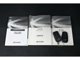 保証書・記録簿・取扱説明書と揃っております。キーの電池は新品にお取替えしてから納車させていただきますので安心してお乗りください。