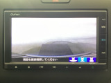 【バックカメラ】運転が苦手な方も車庫入れラクラクです!ギアをリバースに入れれば自動的に切り換わりますので、面倒な操作は不要です♪狭い駐車場もお車を傷つけず安心ですね!