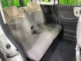 後部座席も気になるようなキズ・汚れやへたり等、大きなダメージはなく、良好な状態です。