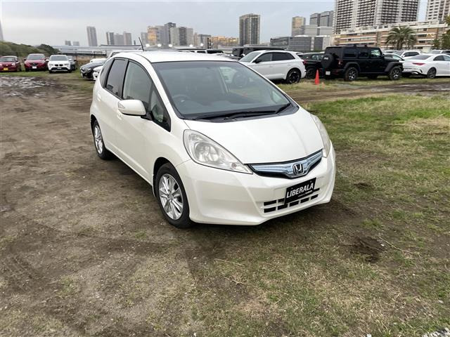 フィットハイブリッド 1.3 ナビプレミアムセレクション 修復歴無し