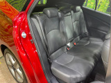 後部座席も気になるようなキズ・汚れやへたり等、大きなダメージはなく、良好な状態です。