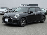 街乗り中心で使いやすいMINIをお探しの方に。後席と荷室に余裕があり、日常使いしやすい一台です。正規ディーラー認定中古車のため、遠方のお客様にもご安心してお乗りいただけます。