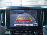 バックカメラが付いているので後方確認が非常にしやすいです。今や運転初心者も熟練者も必須装備!ついていて損はないですね♪