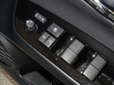 電動格納式ドアミラー・パワーウインドウを装備しています。