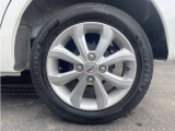 純正アルミホイール付です。