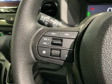 ステアリングにオーディオ操作スイッチが付いています。オーディオ画面に直接タッチしなくても操作が出来ますので、運転に集中できます。