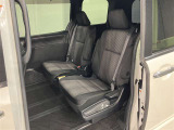 広々とした後部座席です♪気になるキズや汚れなどなく良好な状態です。