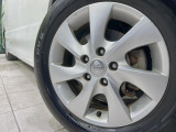 【純正16インチアルミホイール】外観にマッチした純正アルミホイールを装着しております。各種社外アルミホイールや、スタッドレスタイヤも取扱いしております。是非ご相談ください♪