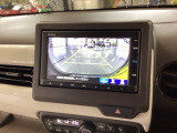 バックも安心のバックカメラ付いています。バックカメラがあると、いつでも安全にバックできますね。死角も減ります。