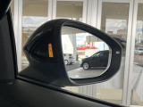 レーンチェンジアシストシステム(Side Assist Plus)はミラー部分でなくドアミラー本体側が発光するため視認性が良いです。