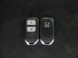 スマートキー付!キーを取り出さなくてもドアロックの施錠・開錠、エンジンの始動が出来ます!雨の日や荷物の多い日にとても便利ですね♪