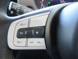 【 ステアリングスイッチ 】手元のスイッチで音量や選曲、ソース切り替えといった操作が可能です!!わざわざナビを操作しなくても良いので非常に便利な機能です!