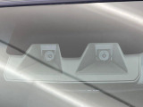 【スマートアシスト】走行中に前方の車両等を認識し、衝突しそうな時は警報とブレーキで衝突回避と被害軽減をアシスト。より安全にドライブをお楽しみいただけます。