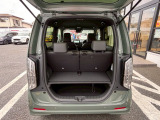 ラゲッジスペースもゆったりしています!!