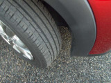 タイヤ残量も十分残っています。各タイヤメーカーのアルミホイール付きスタッドレスタイヤも取り扱っておりますのでご相談下さい。