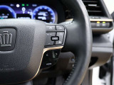 レーダークルーズコントロール(全車速追従機能付)付きです。車速に応じて追従支援してくれるので、ロングドライブも快適です。詳細は販売店スタッフまでおたずねください。