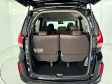 後部座席を使った状態でもバッグや買い物袋を積めるスペースがありますよ♪