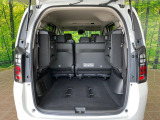 後席を格納すると、これだけの広さが!シーンに合わせたシートアレンジで、大きな荷物も積むことが出来ます♪