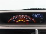 とっても見やすいメーターです。夜間時はラグジュアリーな気分にさせてくれる照明が魅力ですので、夜のドライブも楽しみになりますよ♪