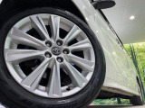 【純正18インチアルミホイール】外観にマッチした純正アルミホイールを装着しております。各種社外アルミホイールや、スタッドレスタイヤも取扱いしております。是非ご相談ください♪