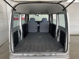 後部座席をたたむとこんなに広いスペースが!