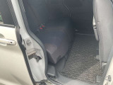 軽とは思えないほどの室内空間。リヤシート空間も足が組めるほど広く、4人乗車でもリラックスしてドライブが楽しめます。