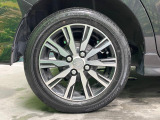 【純正アルミホイール】外観にマッチしたアルミホイールを装着しております。各種アルミホイールや、スタッドレスタイヤも取扱いしております。是非ご相談ください♪