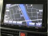純正ナビを装備。タッチパネル式で使いやすく、お出かけもラクラクです。