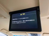 【フリップダウンモニター】大画面モニターで後席でもエンタメをお楽しみいただけます。小さなお子様にも大人気の装備です♪